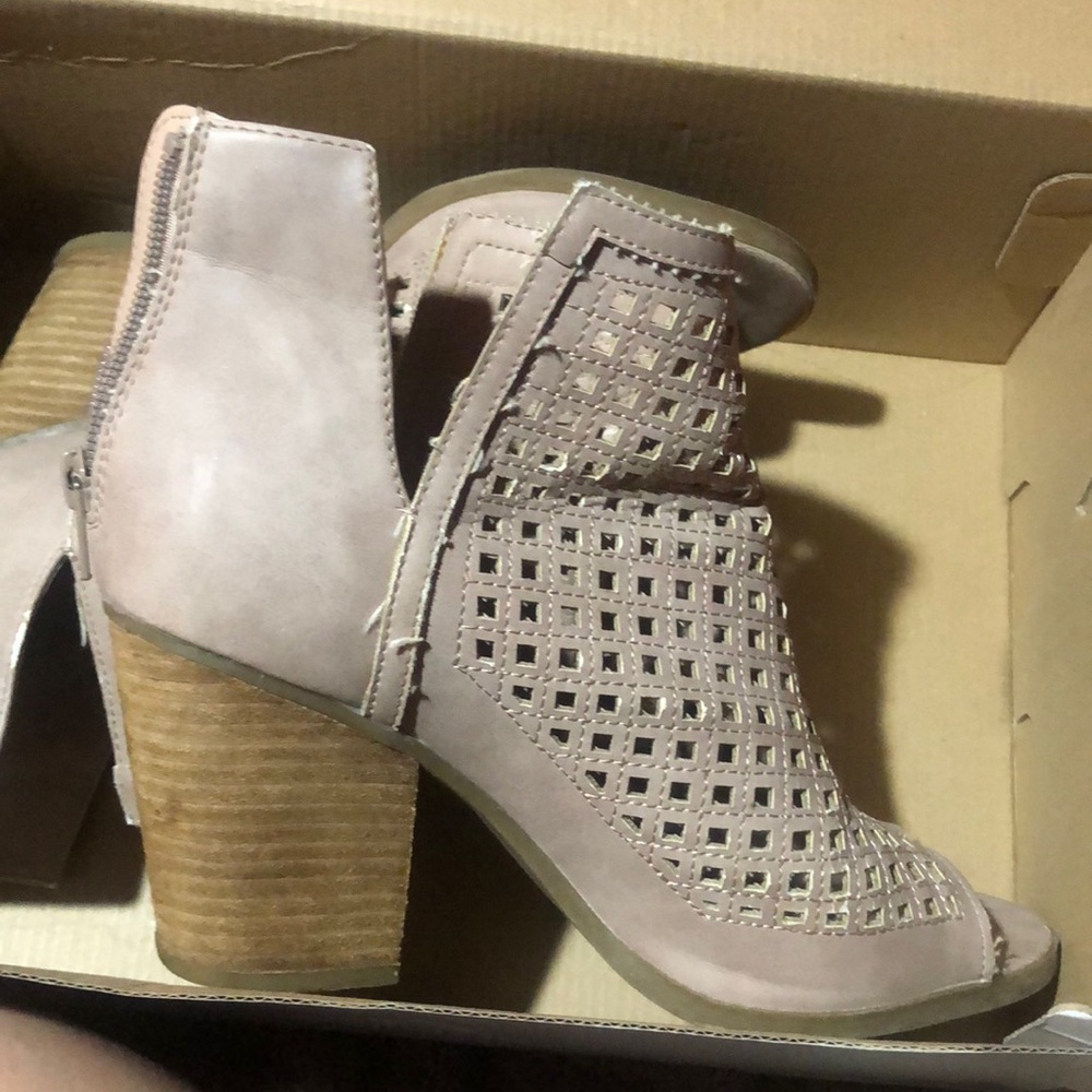 FRANCESCAS WEDGES SIZE 8.5